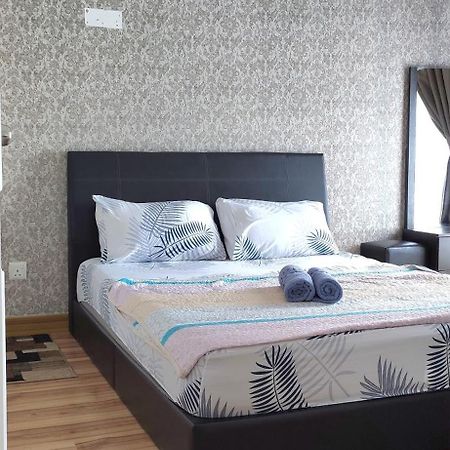 Appartamento Dperdana -Dinies Pool,Wifi, Centre Of Kota Bharu, 4-5 Pax Esterno foto