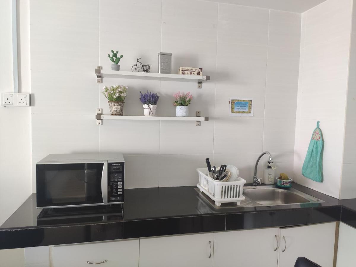 Appartamento Dperdana -Dinies Pool,Wifi, Centre Of Kota Bharu, 4-5 Pax Esterno foto