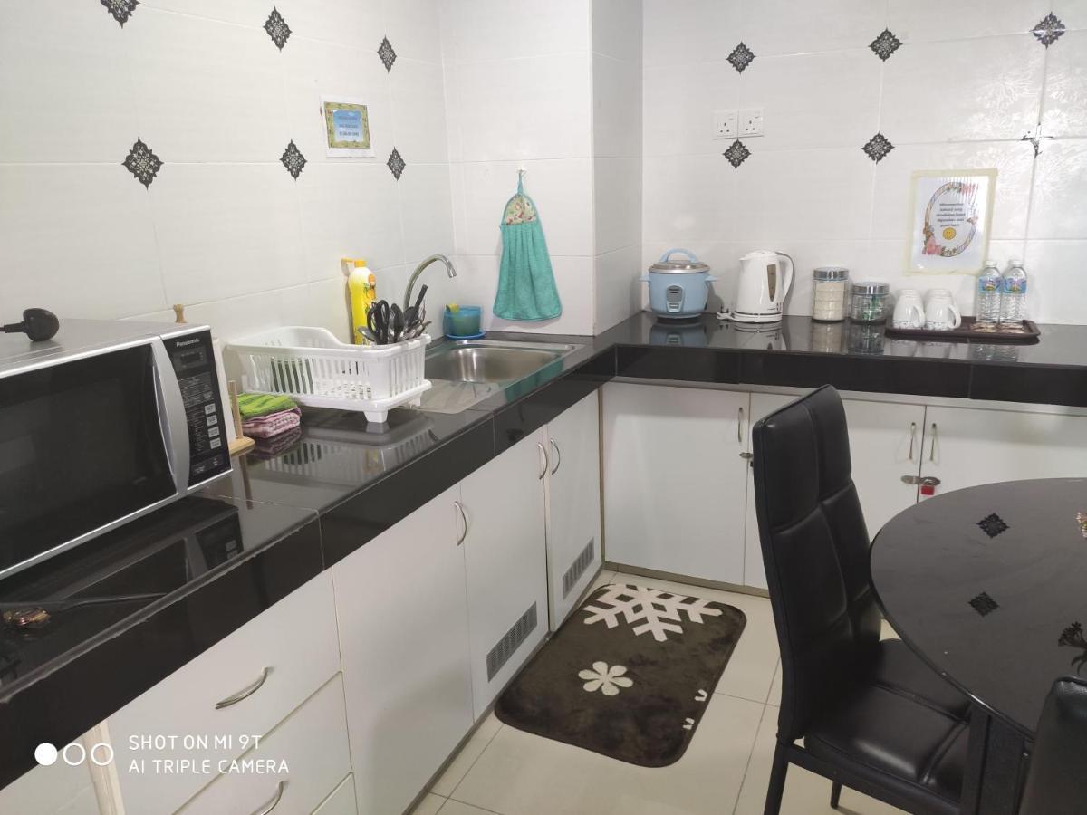 Appartamento Dperdana -Dinies Pool,Wifi, Centre Of Kota Bharu, 4-5 Pax Esterno foto