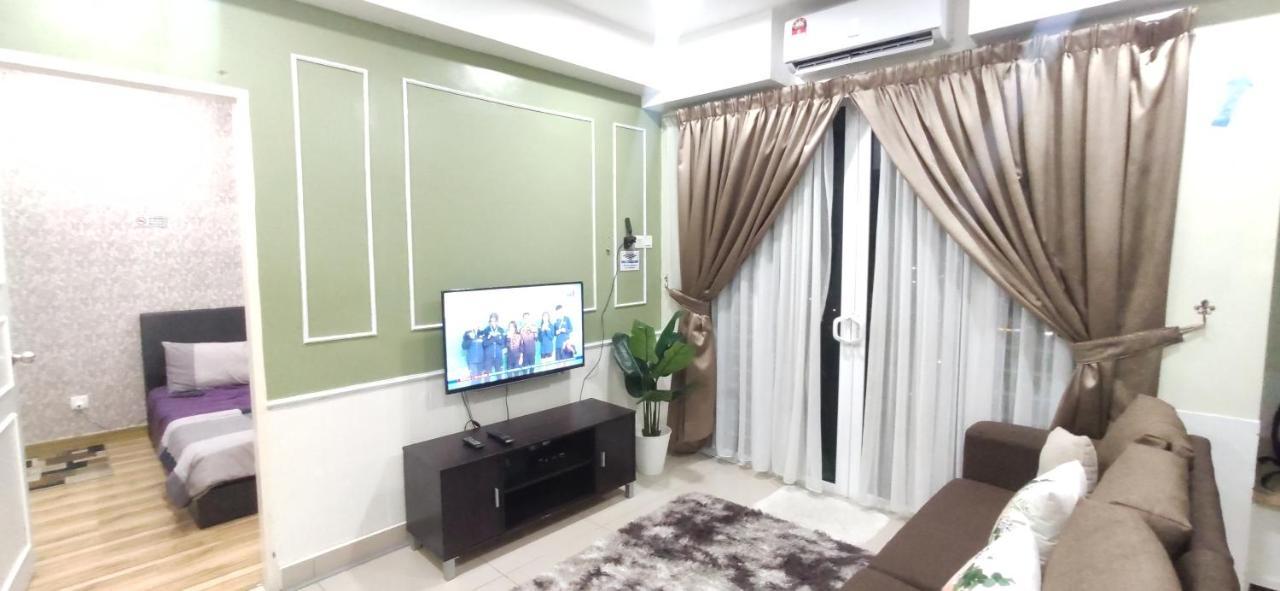Appartamento Dperdana -Dinies Pool,Wifi, Centre Of Kota Bharu, 4-5 Pax Esterno foto