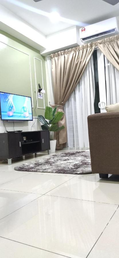Appartamento Dperdana -Dinies Pool,Wifi, Centre Of Kota Bharu, 4-5 Pax Esterno foto