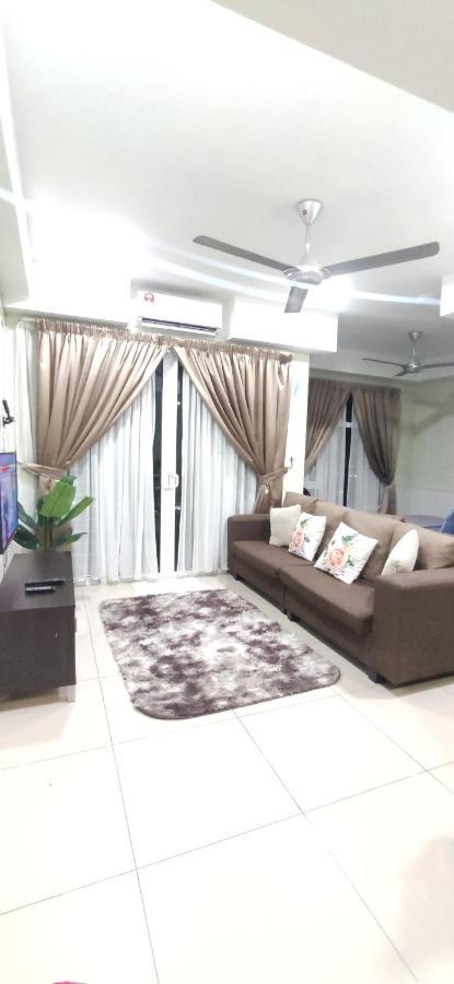 Appartamento Dperdana -Dinies Pool,Wifi, Centre Of Kota Bharu, 4-5 Pax Esterno foto