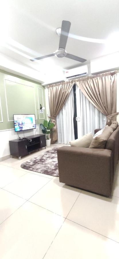 Appartamento Dperdana -Dinies Pool,Wifi, Centre Of Kota Bharu, 4-5 Pax Esterno foto