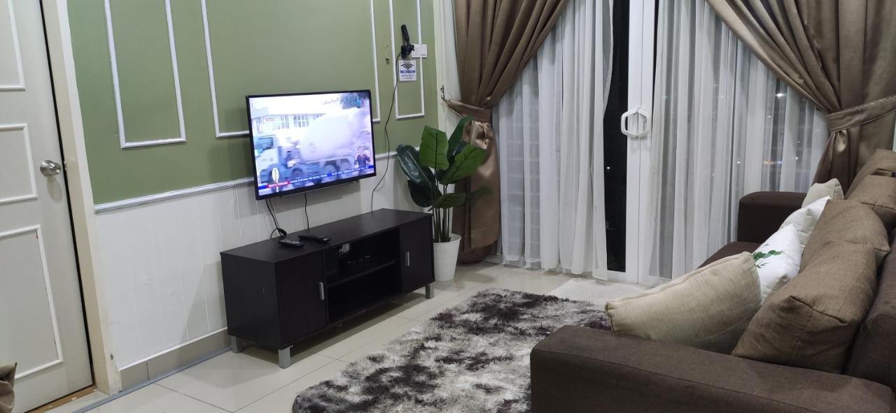 Appartamento Dperdana -Dinies Pool,Wifi, Centre Of Kota Bharu, 4-5 Pax Esterno foto