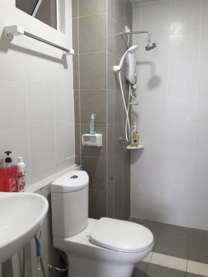 Appartamento Dperdana -Dinies Pool,Wifi, Centre Of Kota Bharu, 4-5 Pax Esterno foto