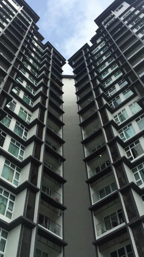 Appartamento Dperdana -Dinies Pool,Wifi, Centre Of Kota Bharu, 4-5 Pax Esterno foto