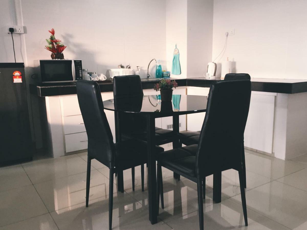 Appartamento Dperdana -Dinies Pool,Wifi, Centre Of Kota Bharu, 4-5 Pax Esterno foto