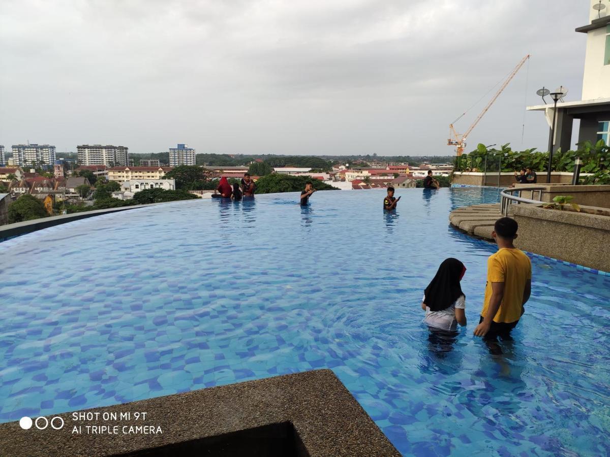 Appartamento Dperdana -Dinies Pool,Wifi, Centre Of Kota Bharu, 4-5 Pax Esterno foto